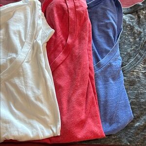 Set of 4 Z Supply V-Neck Tee